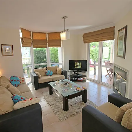 Villa Oasis Lettings A14