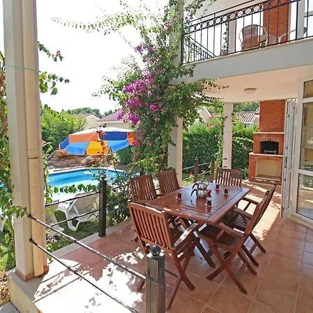 Oasis Lettings A14 *