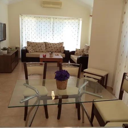 Oasis Lettings A14 Vila